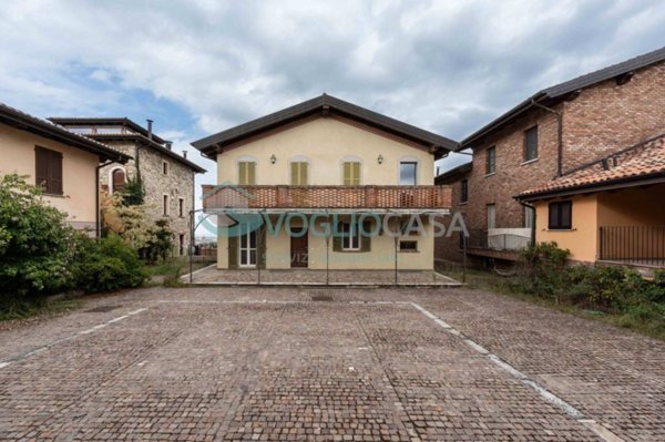 appartamento in vendita a Ziano Piacentino in zona Vicobarone