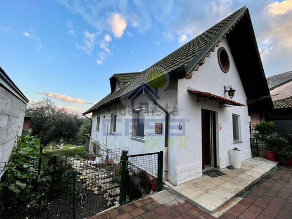casa indipendente in vendita a Ziano Piacentino