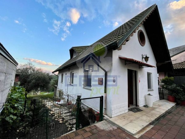 casa indipendente in vendita a Ziano Piacentino