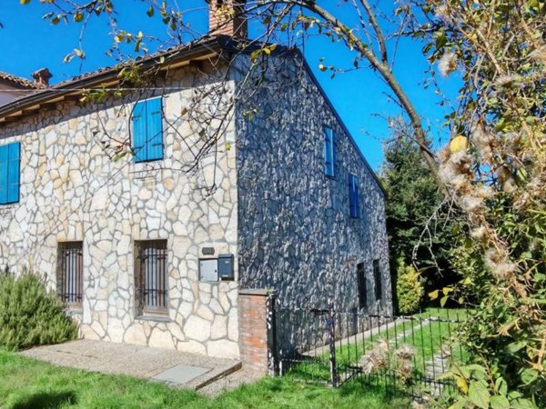 casa indipendente in vendita a Ziano Piacentino