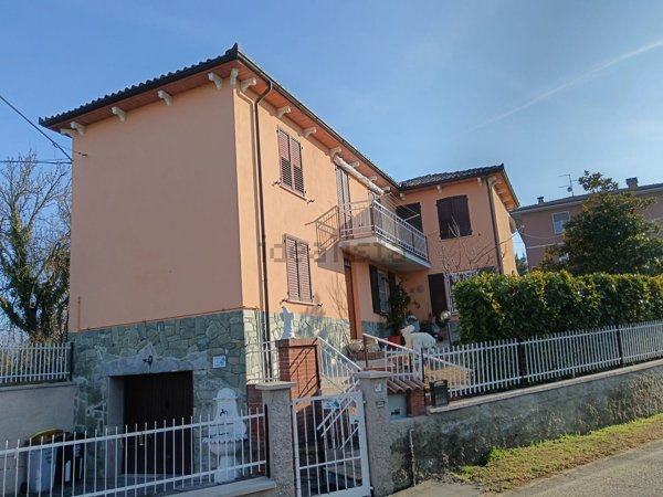 casa indipendente in vendita a Ziano Piacentino in zona Vicobarone