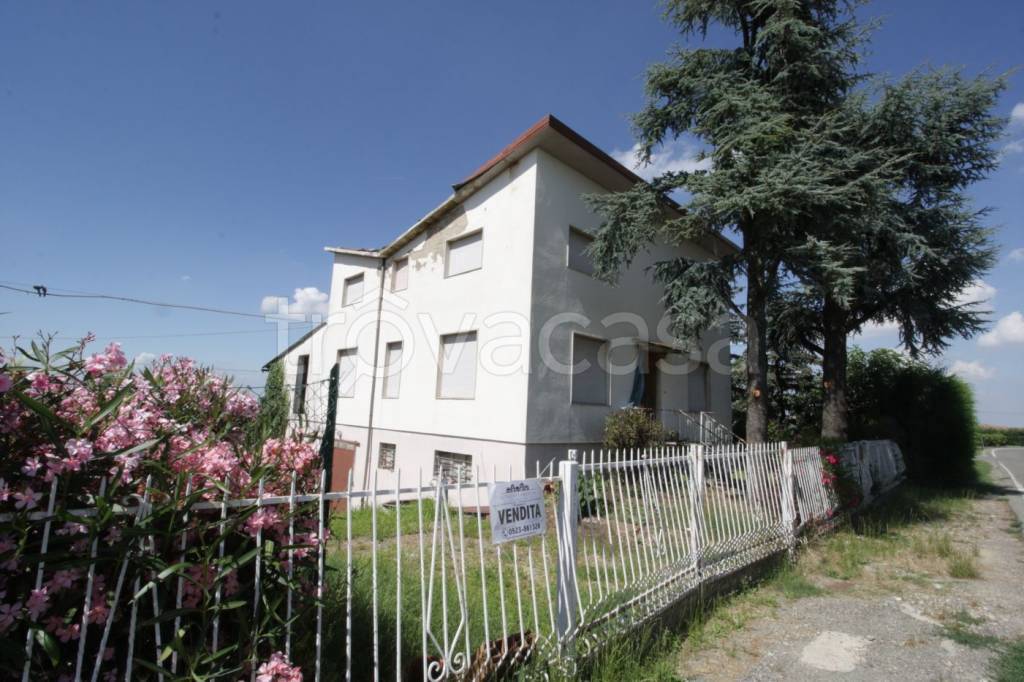 casa indipendente in vendita a Ziano Piacentino in zona Vicobarone