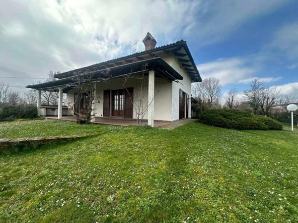 casa indipendente in vendita a Ziano Piacentino