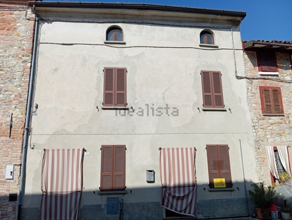 casa indipendente in vendita a Ziano Piacentino in zona Montalbo