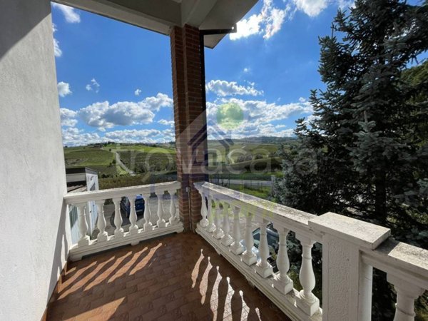 casa indipendente in vendita a Ziano Piacentino