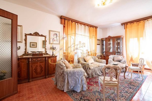 casa indipendente in vendita a Ziano Piacentino