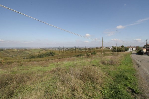 terreno edificabile in vendita a Ziano Piacentino