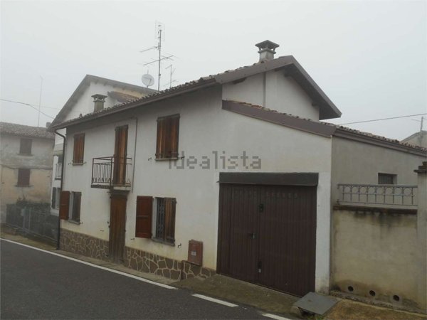 casa indipendente in vendita a Ziano Piacentino in zona Vicobarone