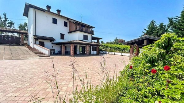 casa indipendente in vendita a Ziano Piacentino