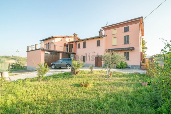casa indipendente in vendita a Ziano Piacentino