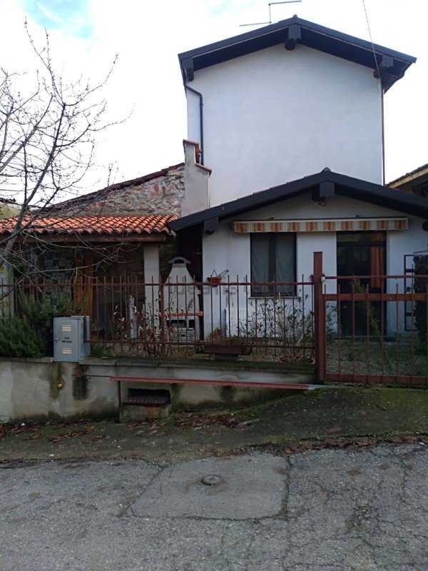 casa semindipendente in vendita a Ziano Piacentino in zona Vicobarone