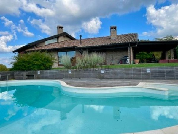 casa indipendente in vendita a Ziano Piacentino