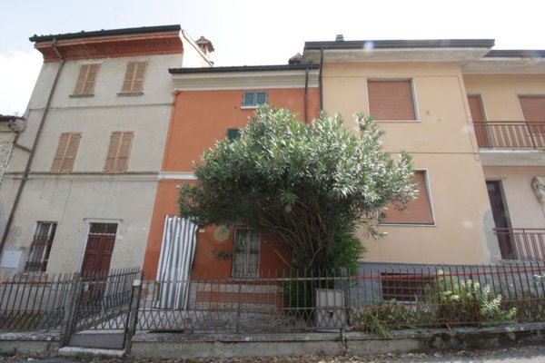 casa indipendente in vendita a Ziano Piacentino