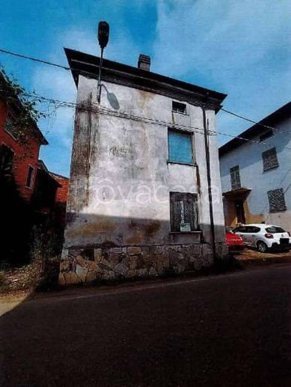 casa indipendente in vendita a Ziano Piacentino in zona Seminò