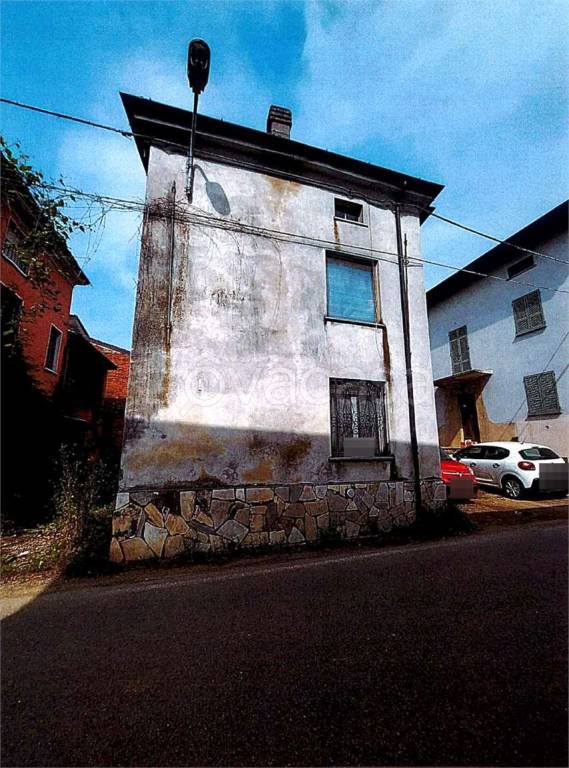 casa indipendente in vendita a Ziano Piacentino
