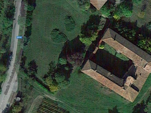 intera palazzina in vendita a Ziano Piacentino in zona Vicomarino