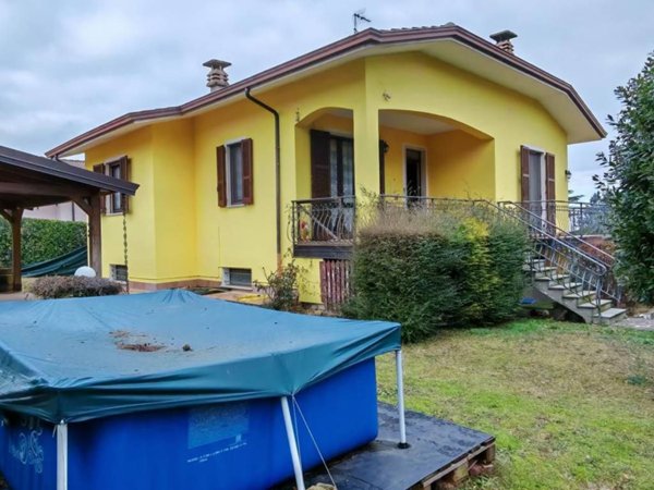 casa indipendente in vendita a Ziano Piacentino in zona Vicobarone