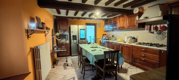 casa indipendente in vendita a Ziano Piacentino