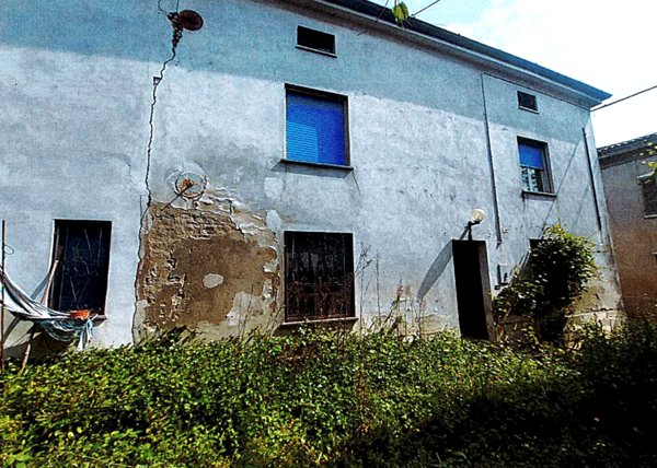 casa indipendente in vendita a Ziano Piacentino in zona Seminò