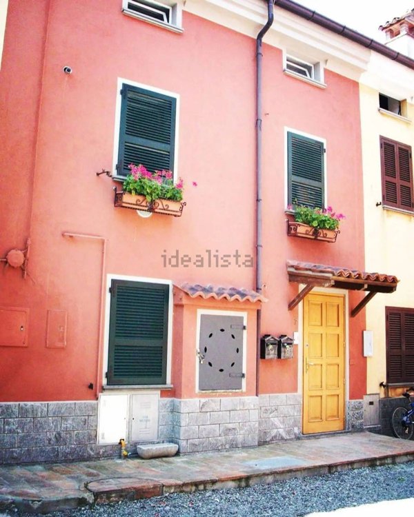 appartamento in vendita a Ziano Piacentino in zona Vicobarone