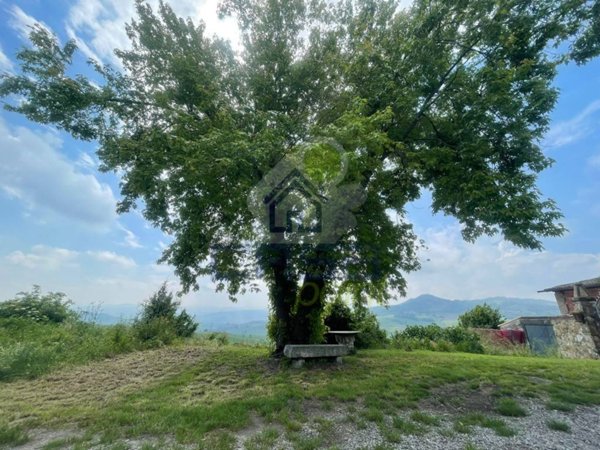 casa indipendente in vendita a Ziano Piacentino in zona Montalbo
