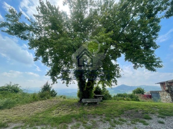 appartamento in vendita a Ziano Piacentino in zona Montalbo