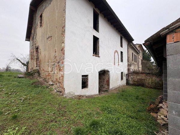 casa indipendente in vendita a Ziano Piacentino