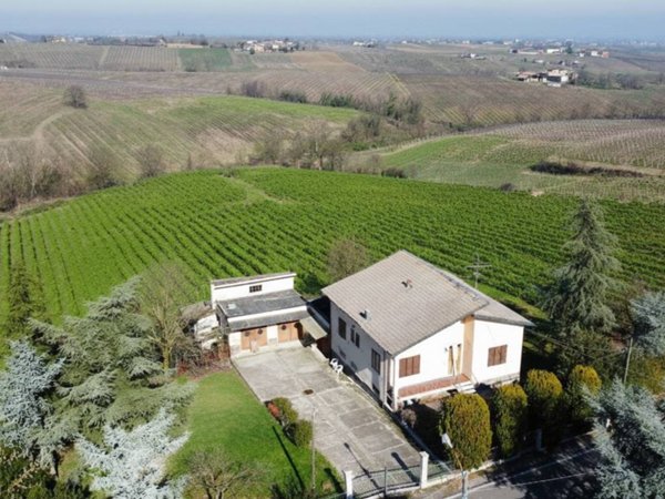 casa indipendente in vendita a Ziano Piacentino in zona Seminò