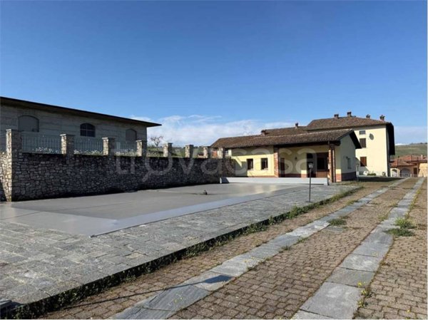 negozio in vendita a Ziano Piacentino in zona Vicobarone