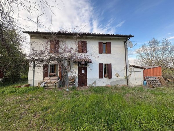 casa indipendente in vendita a Ziano Piacentino in zona Albareto