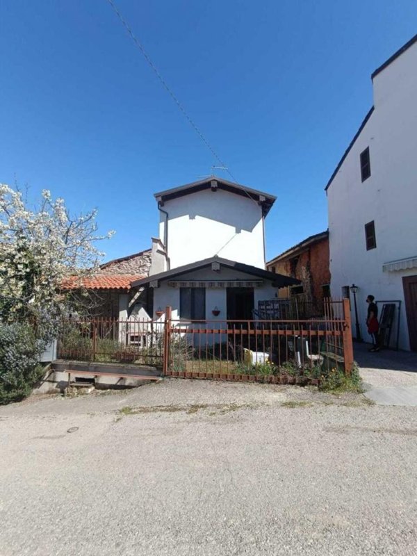 casa indipendente in vendita a Ziano Piacentino in zona Vicobarone