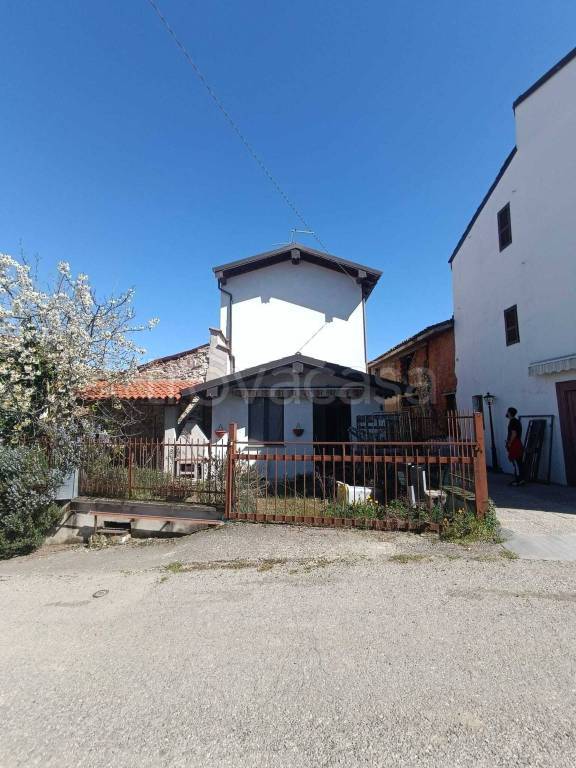 casa indipendente in vendita a Ziano Piacentino in zona Vicobarone