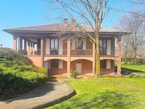 casa indipendente in vendita a Ziano Piacentino