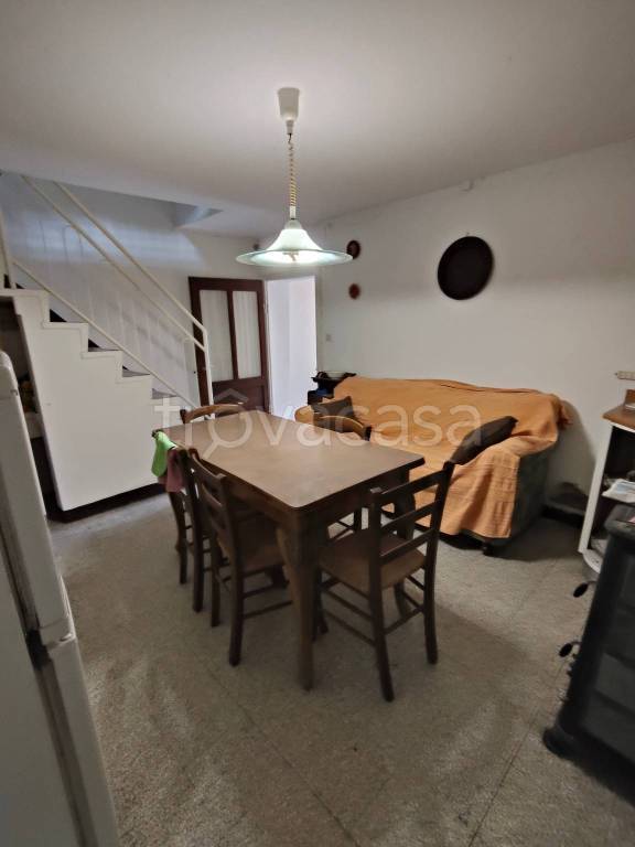 casa indipendente in vendita a Ziano Piacentino