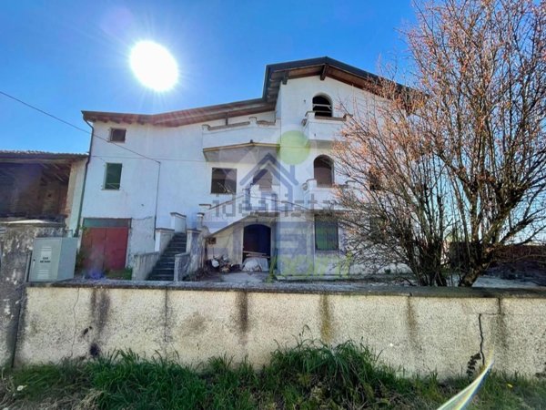 casa indipendente in vendita a Ziano Piacentino
