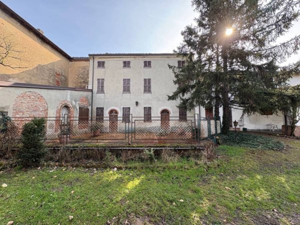 casa indipendente in vendita a Ziano Piacentino