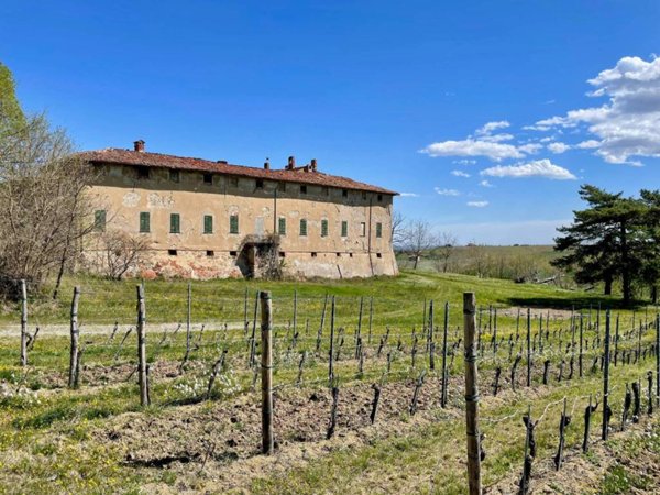 intera palazzina in vendita a Ziano Piacentino in zona Vicomarino