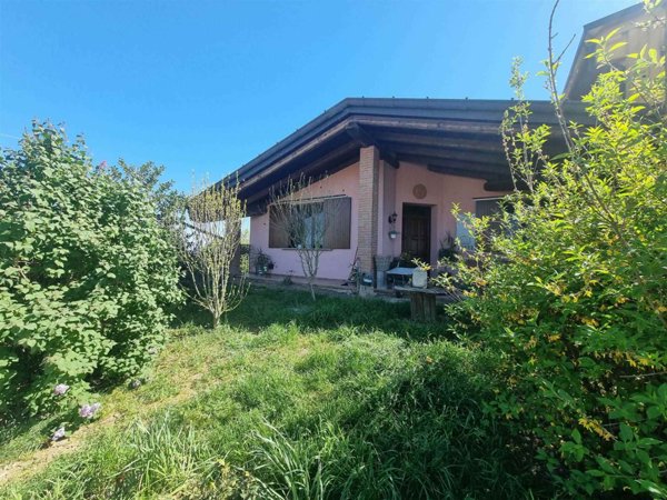 casa indipendente in vendita a Ziano Piacentino