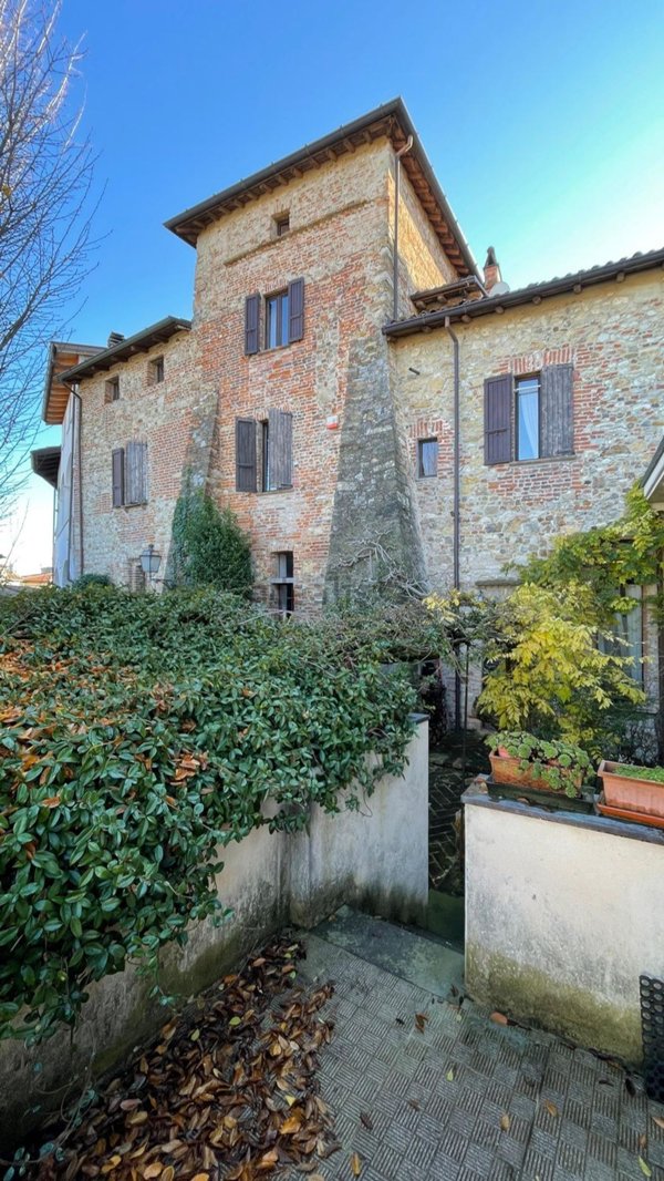 casa indipendente in vendita a Ziano Piacentino