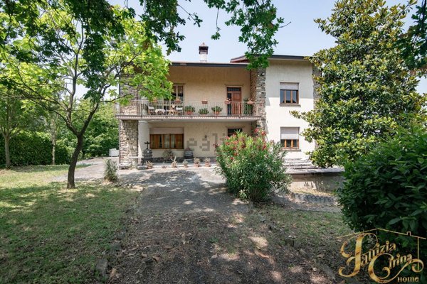 casa indipendente in vendita a Ziano Piacentino