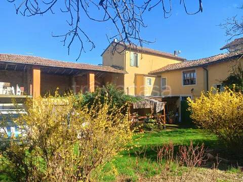 casa indipendente in vendita a Ziano Piacentino in zona Vicobarone
