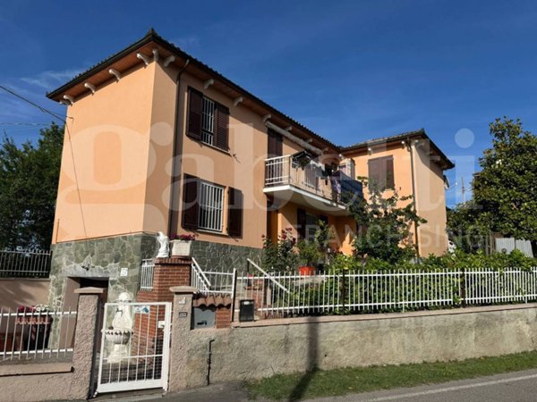 casa indipendente in vendita a Ziano Piacentino in zona Vicobarone