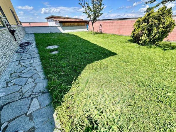 casa indipendente in vendita a Ziano Piacentino