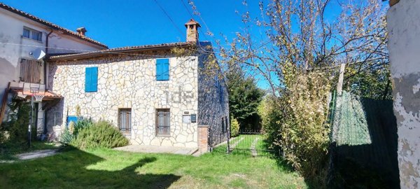 casa indipendente in vendita a Ziano Piacentino