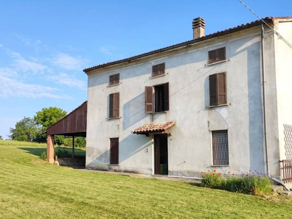 casa indipendente in vendita a Ziano Piacentino