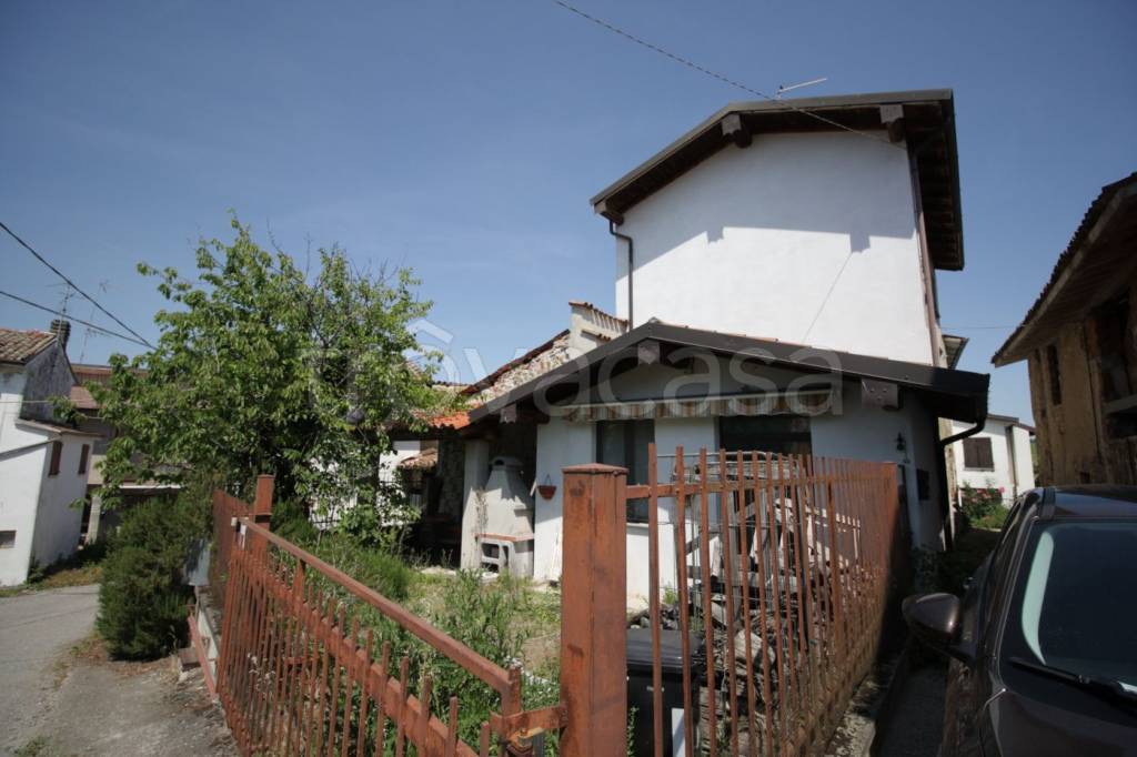 casa indipendente in vendita a Ziano Piacentino in zona Vicobarone