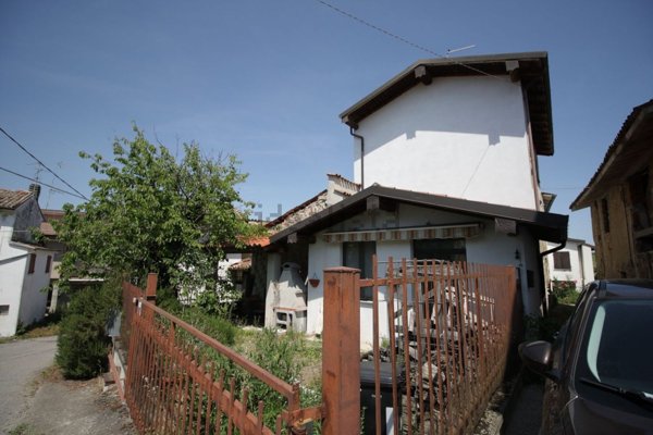 casa indipendente in vendita a Ziano Piacentino in zona Vicobarone