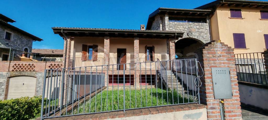 casa indipendente in vendita a Ziano Piacentino in zona Vicobarone