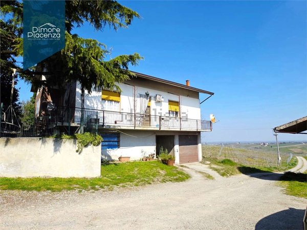 casa indipendente in vendita a Ziano Piacentino in zona Vicomarino