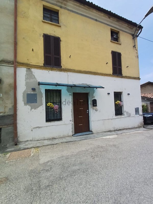 casa indipendente in vendita a Ziano Piacentino in zona Vicobarone